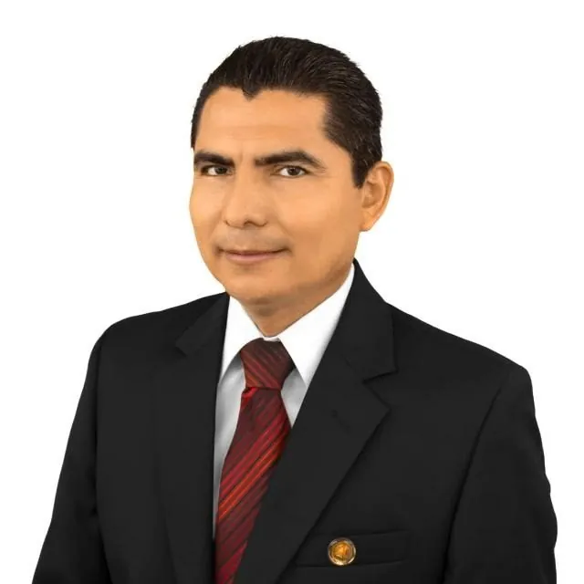 Lic. Juan Alberto Salinas Hernández, abogado y notario, fundador de Salinas Legales